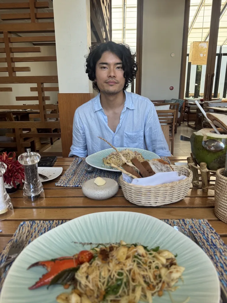 Rocks Restaurantのテーブルに並んだシーフード料理