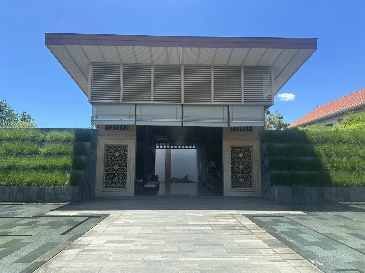 Cape Nidhra Hotelのエントランス